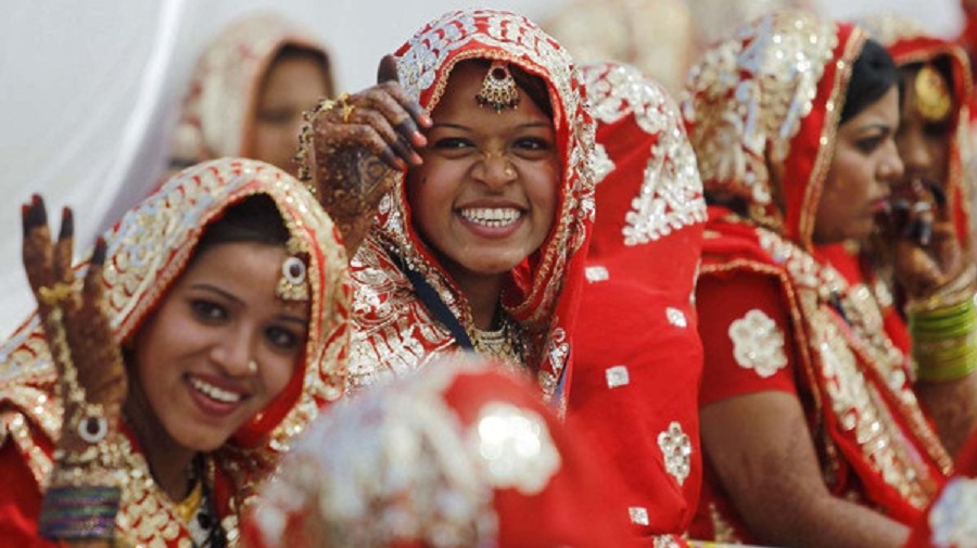 Индийский миллионер оплатил свадьбу сотням девушек без отцов
